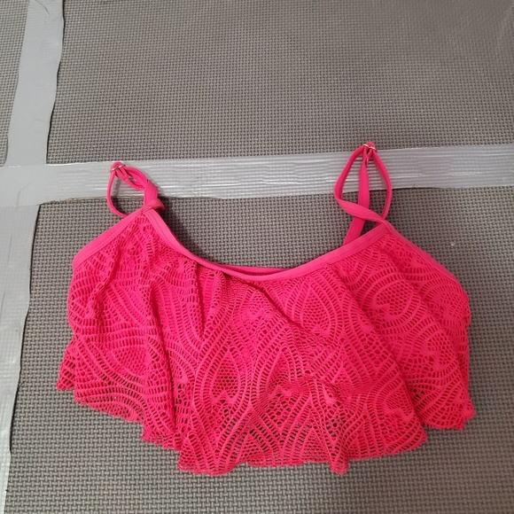 2 pink bikini tops - Picture 2 of 7